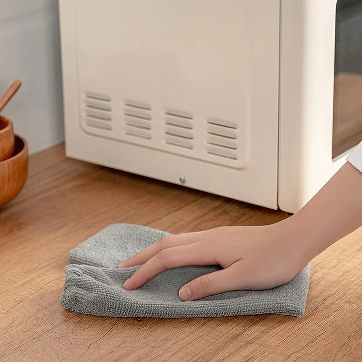 CleanSweep | Flexible and long brush for dust cleaning